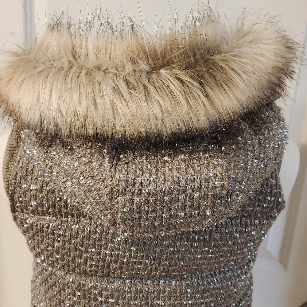 Victoria's Secret XS vest with hood - Picture 6 of 7